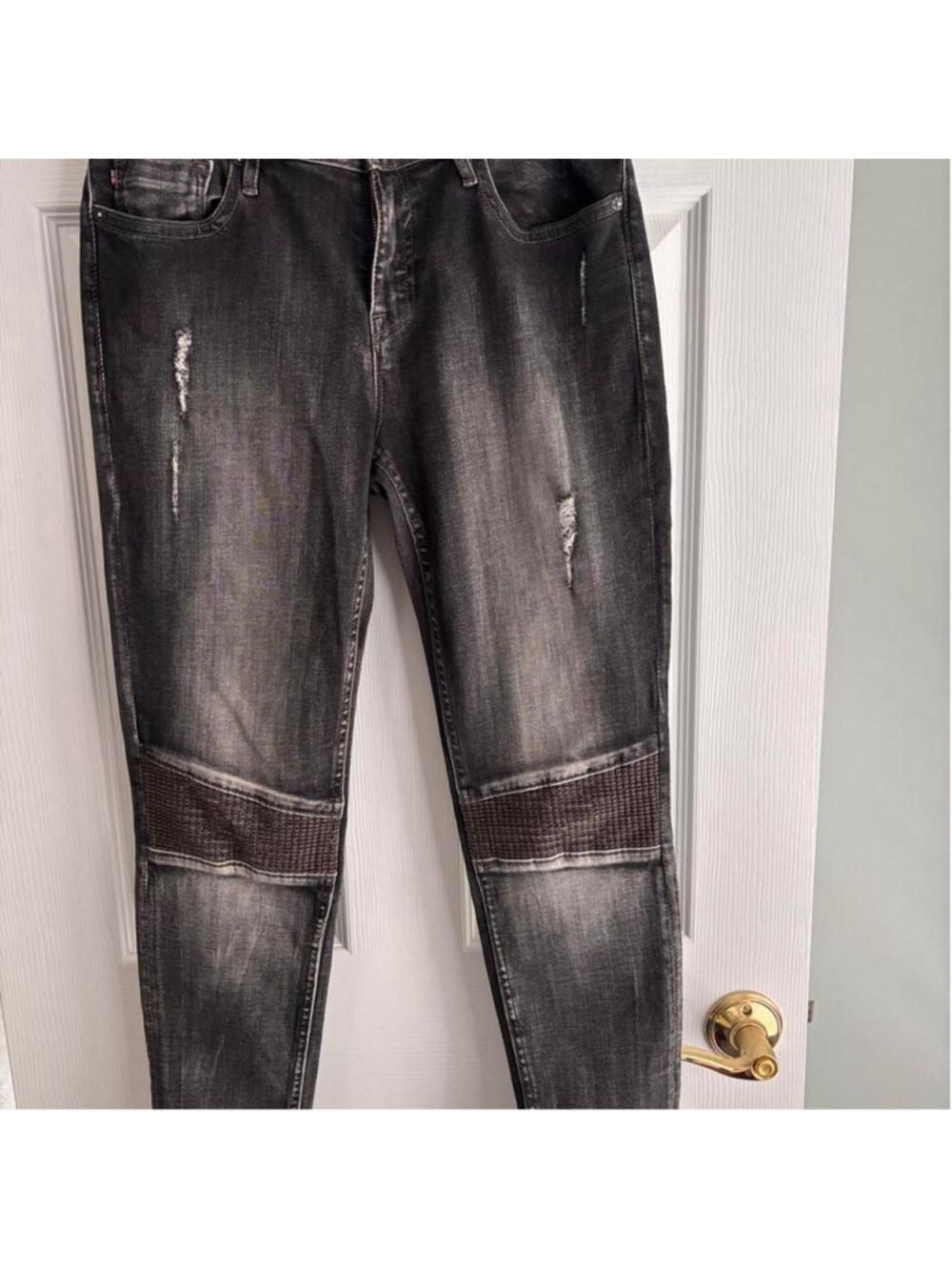 Vigoss charcoal gray distressed moto skinny jeans 28x27
The Vigoss charcoal gr